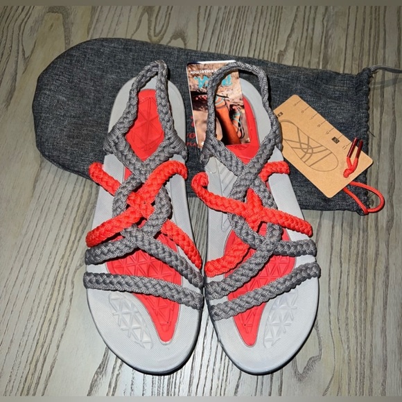 PLAKA hiking sandals - Picture 2 of 6